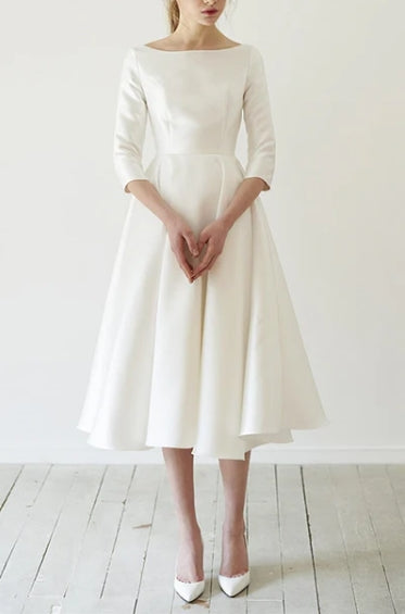 Elegante vestido de fiesta de satén con escote redondo y mangas largas